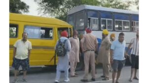 मानसा नेशनल हाईवे पर बड़ा हादसा: PRTC बस से भिड़ी स्कूल बस, 10 से 15 बच्चे घायल; एक बच्ची की हालत गंभीर