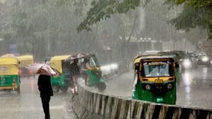 Punjab Weather Update : पठानकोट में मूसलाधार बारिश से बदला मौसम, 14 जिलों में अलर्ट