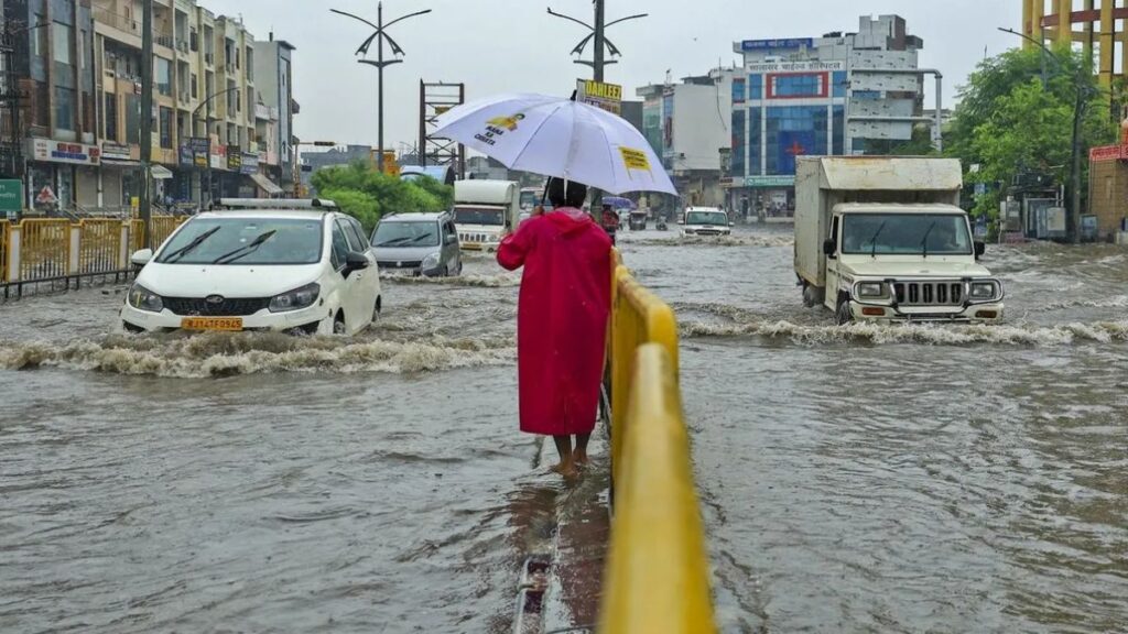 राजस्थान में फिर बदला मौसम, 28 जिलों में बारिश का यलो अलर्ट; 7 डिग्री तक गिरा पारा