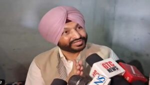 बटाला में नशामुक्त यात्रा में जा रहे रवनीत बिट्टू के काफिले पर अंडे-टमाटर फेंकने का आरोप, पुलिस कर रही जांच