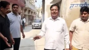 Rewari : रेवाड़ी में 85 लाख रुपये की लागत से बनी सड़क महज 25 दिन में उखड़ी