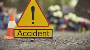 Rewari : बस के टायर के नीचे आई 15 साल की छात्रा, रेवाड़ी के खेड़ी बस स्टैंड पर ओवरलोडिंग से गुस्साए ग्रामीणों का हंगामा