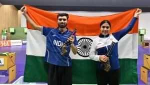 Rewari : एशियन गेम्स में स्वर्ण पदक जीतकर वतन लौटे निशानेबाज कमलजीत, 2019 के भीषण हादसे में पैर टूटने के बाद भी नहीं हारी हिम्मत, एयरपोर्ट पर हुआ जोरदार स्वागत