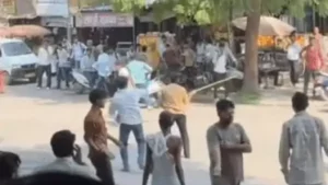 Rohtak News: रोहतक में खाकी के सामने गुंडागर्दी, नेकीराम कॉलेज के बाहर लाठी-डंडे चले, तमाशा देखती रही पीसीआर