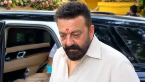 Bollywood News: "कैसा है तू?". घायल पैपराजी को देख रुके संजय दत्त, दरियादिली से जीता फैंस का दिल, वायरल हुआ संजू बाबा का वीडियो