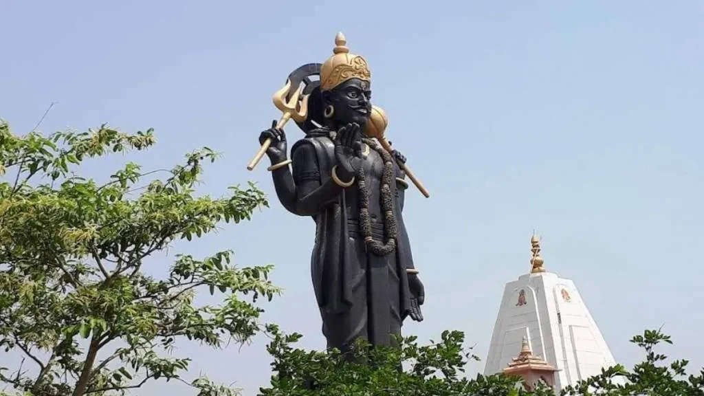 Shani Sadesati Astrology: शनि की साढ़ेसाती से न हों परेशान! जानिए कर्मफल दाता को प्रसन्न करने के 4 आसान और अचूक उपाय