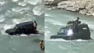 Sonamarg Stunt Video: सोनमर्ग में रील्स की जानलेवा सनक, सिंध नदी में उतारी स्कॉर्पियो, उफनते पानी में फंसे युवक