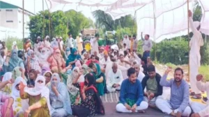 Sonipat Farmer Protest: सोनीपत के सोहटी गांव में फिर लगा किसानों का पक्का मोर्चा, पावर ग्रिड मुआवजे को लेकर भूख हड़ताल पर अभिमन्यु कुहाड़