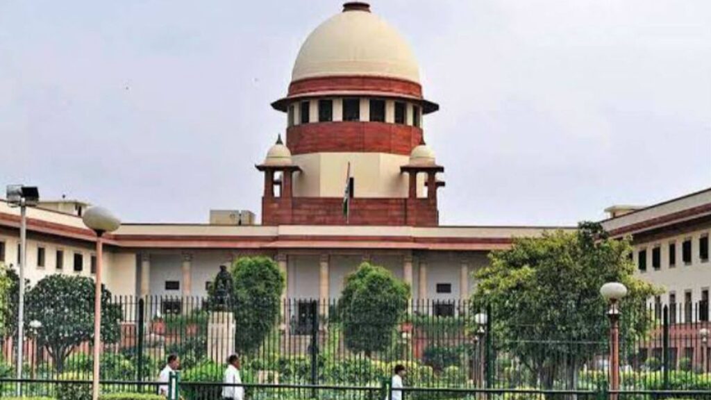 Supreme Court News: सुप्रीम कोर्ट ने सरकारी स्कूलों में एंट्री-फोटो पर रोक के खिलाफ याचिका ठुकराई, अनुच्छेद 32 के तहत सुनवाई इनकार
