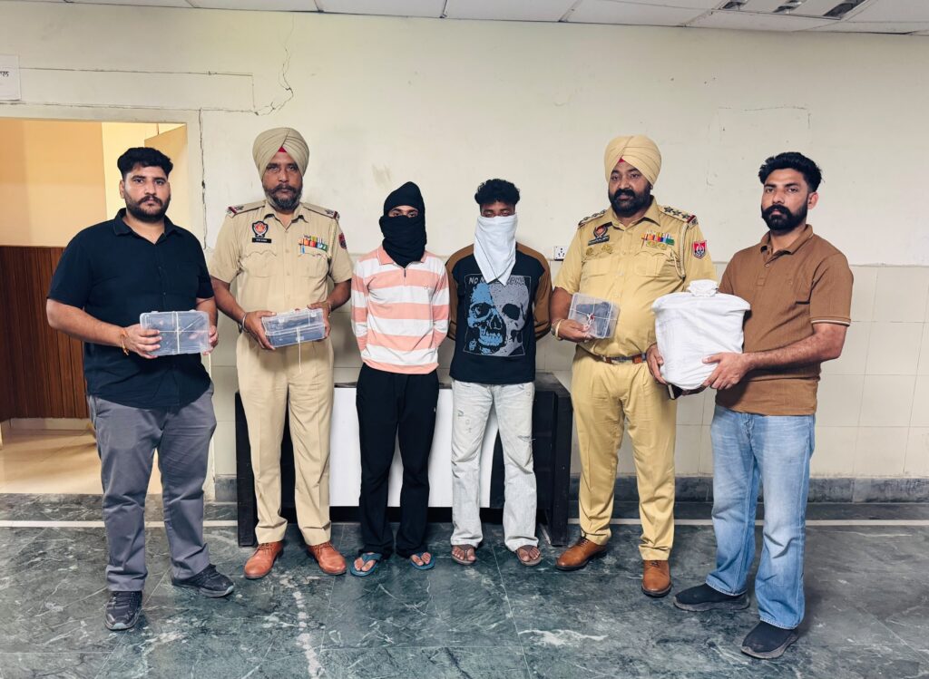 Tarn Taran Drug Seizure : तरनतारन में 7 किलो हेराइन और 4 पिस्टल सहित 2 तस्कर गिरफ्तार