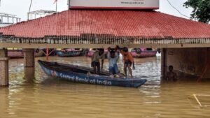 UP Rain Flood: लखीमपुर खीरी और वाराणसी में लगातार बारिश से जनजीवन प्रभावित, कई इलाकों में जलभराव
