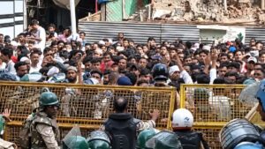 उज्जैन में मस्जिद हटाने के विरोध में हंगामा, पथराव के बाद पुलिस ने छोड़े आंसू गैस के गोले