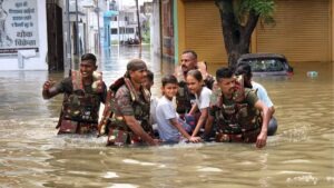 Uttar Pradesh Flood: 17 हजार से अधिक लोगों को सुरक्षित स्थानों पर पहुंचाया गया, 26 जिले प्रभावित