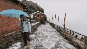 Uttarakhand snowfall: उत्तराखंड में बारिश के साथ बर्फबारी, केदारनाथ-हेमकुंड में गिरी बर्फ; हाईवे पर लैंडस्लाइड
