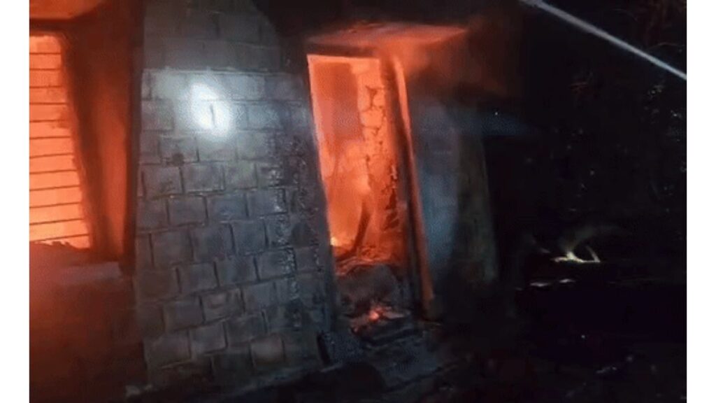 उत्तरकाशी में दर्दनाक हादसा: अस्पताल की पुरानी आवासीय बिल्डिंग में आग, 75 वर्षीय महिला की जलकर मौत