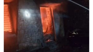 उत्तरकाशी में दर्दनाक हादसा: अस्पताल की पुरानी आवासीय बिल्डिंग में आग, 75 वर्षीय महिला की जलकर मौत