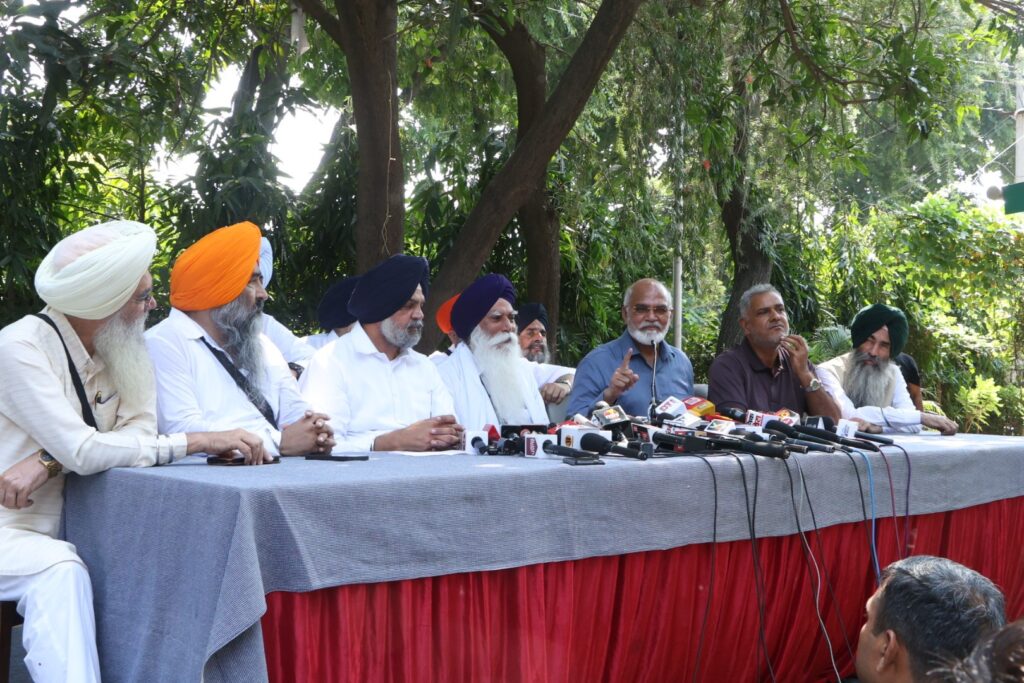 Waris Punjab De : पूर्व ईडी अधिकारी निरंजन सिंह और पूर्व डीएसपी बलविंदर सेखों ने थामा 'वारिस पंजाब दे' का दामन