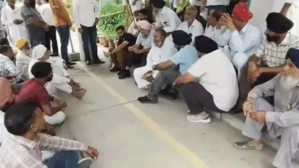 Yamunanagar News: अफसरों के रवैये से भड़के किसान, यमुनानगर लघु सचिवालय में ही जमाया डेरा