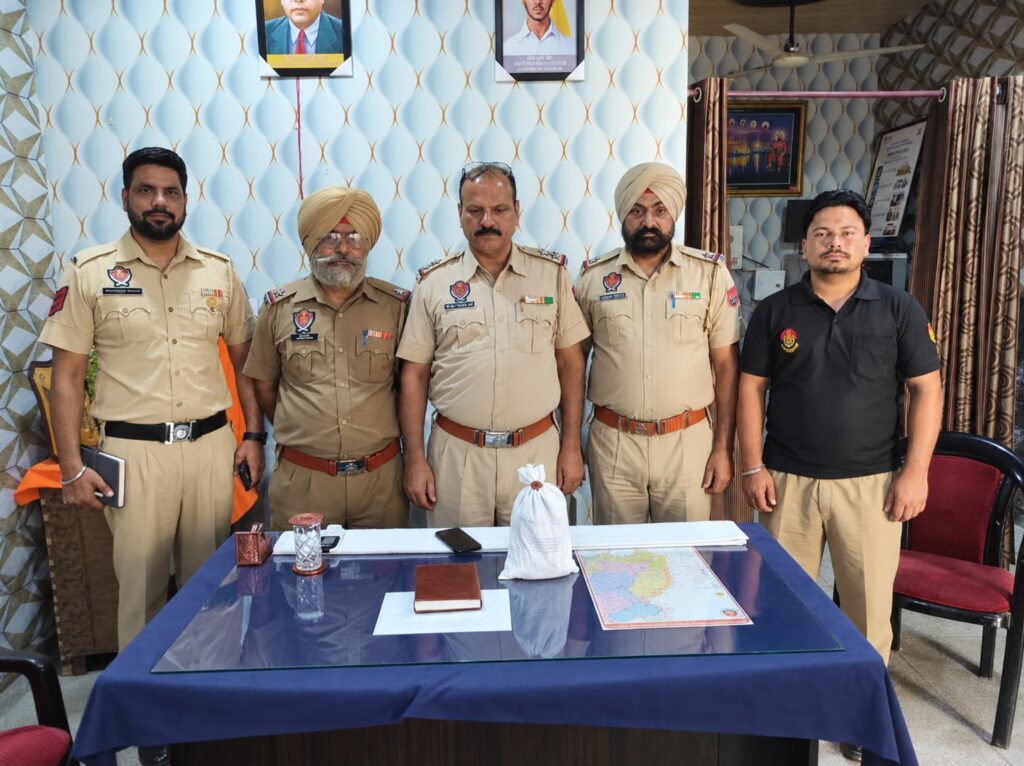 BSF Punjab Police Seize Heroin Tarn Taran : सराय अमानत खां में सीमा पार से भेजी गई हेरोइन बरामद