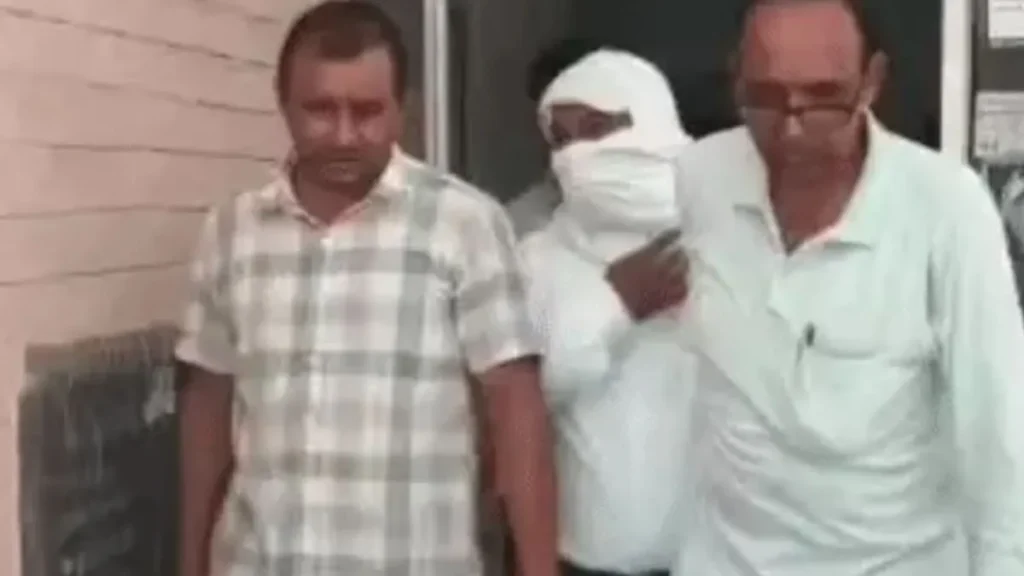Bhiwani ACB Raid Patwari Arrest: गन्नौर तहसील में एसीबी की बड़ी रेड, पटवारी 90 हजार की रिश्वत लेते गिरफ्तार