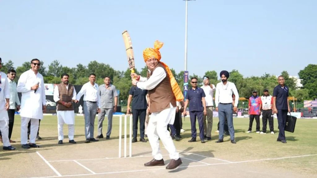 CM Dhami Panchkula: पंचकूला में सीएम धामी ने खेला क्रिकेट, 'नमो क्रिकेट लीग' में बल्ले पर आजमाया हाथ, युवाओं को दिलाई नशामुक्ति की शपथ