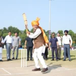 CM Dhami Panchkula: पंचकूला में सीएम धामी ने खेला क्रिकेट, ‘नमो क्रिकेट लीग’ में बल्ले पर आजमाया हाथ, युवाओं को दिलाई नशामुक्ति की शपथ