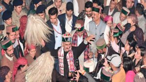 काशापाट पहुंचे CM सुक्खू, ग्रामीणों संग नाटी डाली; सड़क से स्कूल तक के लिए कई घोषणाएं