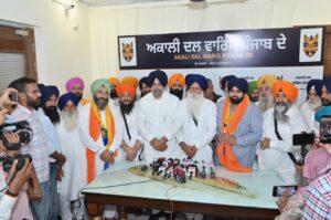 Gill Raunta Joins SAD Waris Punjab : मशहूर पंजाबी गीतकार गिल रौंता 'शिरोमणी अकाली दल (वारिस पंजाब)' में शामिल