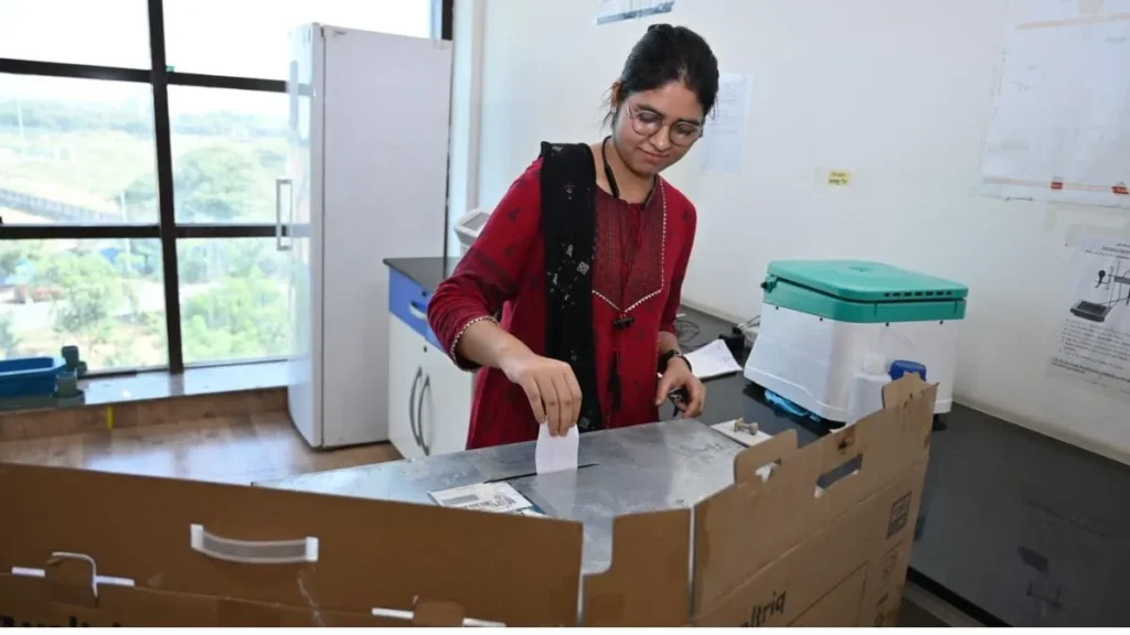 Mahendragarh : हरियाणा केंद्रीय विश्वविद्यालय में शांतिपूर्ण संपन्न हुए छात्र परिषद के चुनाव, 34 विभागों से चुने गए 38 प्रतिनिधि
