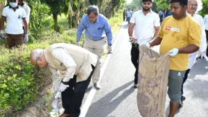 Mahendragarh : हकेवि में चला 'एक दिन, एक घंटा, एक साथ' स्वच्छता अभियान, कुलपति और शीर्ष अधिकारियों ने किया श्रमदान