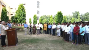 Mahendragarh : हकेवि में चला 'एक दिन, एक घंटा, एक साथ' स्वच्छता अभियान, कुलपति और शीर्ष अधिकारियों ने किया श्रमदान