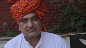 Narnaul : बाल-बाल बचे पूर्व मंत्री कैलाशचंद्र शर्मा और उनके बेटे, चलती कार बनी आग का गोला