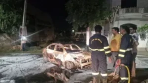 Narnaul : बाल-बाल बचे पूर्व मंत्री कैलाशचंद्र शर्मा और उनके बेटे, चलती कार बनी आग का गोला