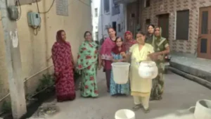 Narnaul : मोहल्ला देवस्थान में गहराया पेयजल संकट, खाली बाल्टी लेकर सड़कों पर उतरीं महिलाएं, प्रशासन के खिलाफ फूटा गुस्सा