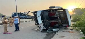 Nawanshahr Banga Bus Accident : बंगा के पास बेकाबू होकर पुल से नीचे गिरी बस, LPU के 2 छात्रों समेत 3 की मौत