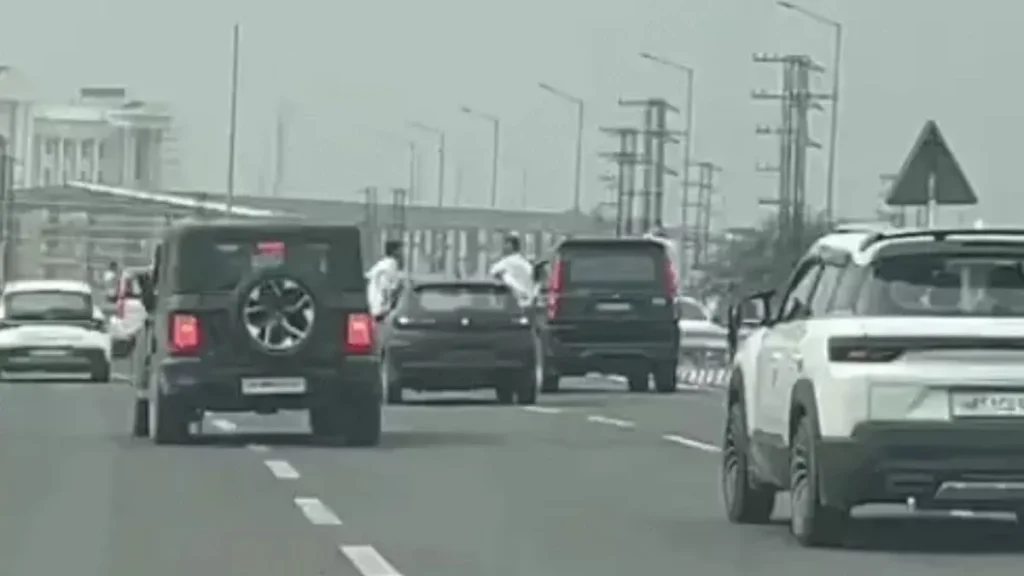 Palwal Highway Car Stunt: पलवल में नेशनल हाईवे पर गाड़ियों से लटककर स्टंट! पुलिस ने स्कॉर्पियो और बलेनो को किया सीज