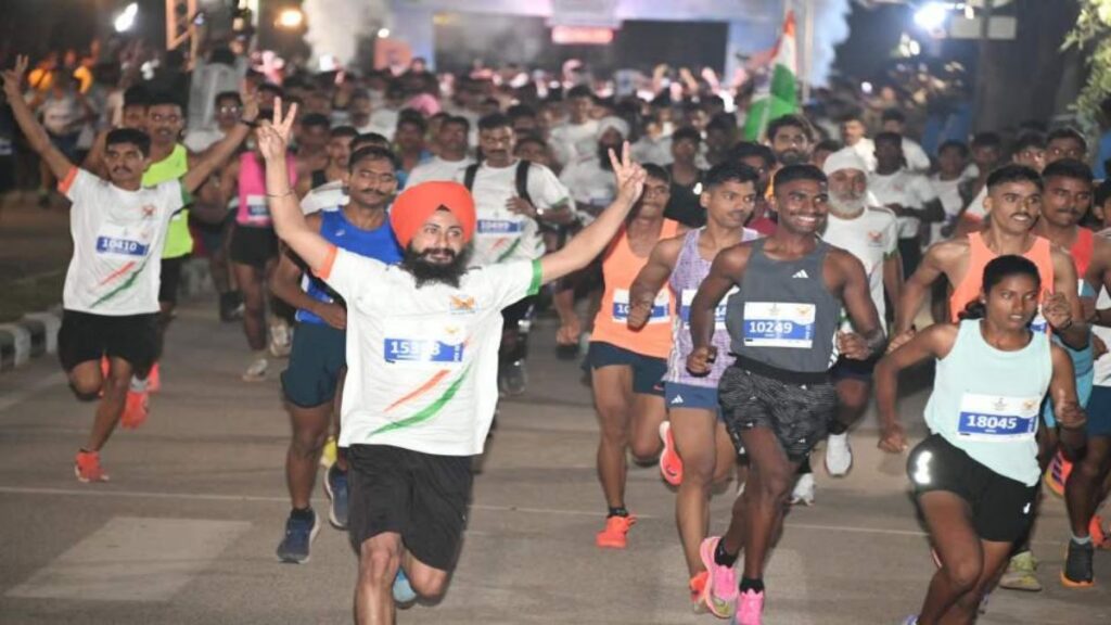 चंडीगढ़ में दौड़े 1000 से ज्यादा धावक, परमवीर चक्र विजेता सेखों की याद में हुई एयरफोर्स मैराथन